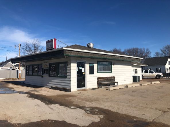 319 S Park St, Genoa, NE 68640
